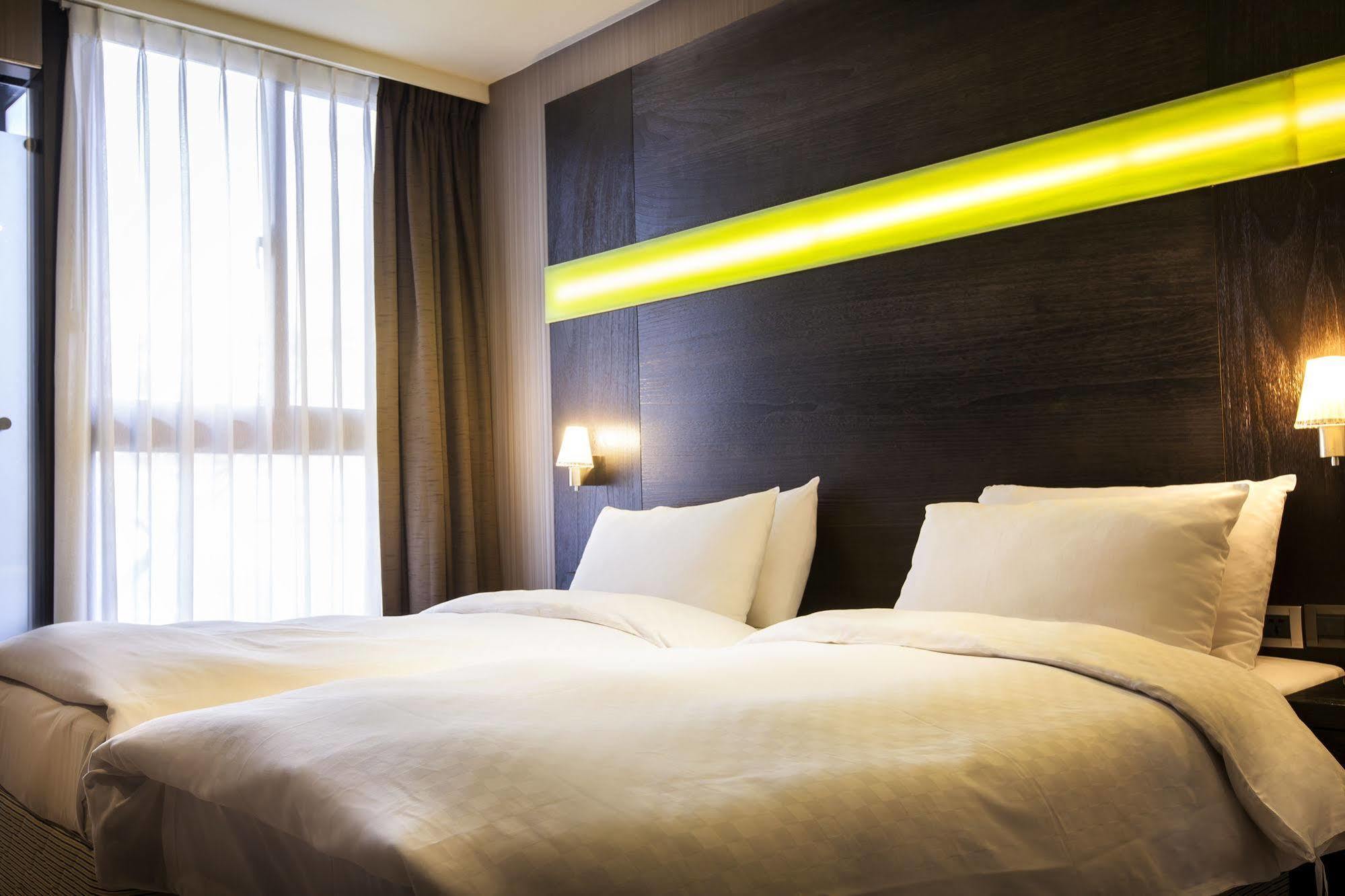 Hotel Cube Taichung Dış mekan fotoğraf
