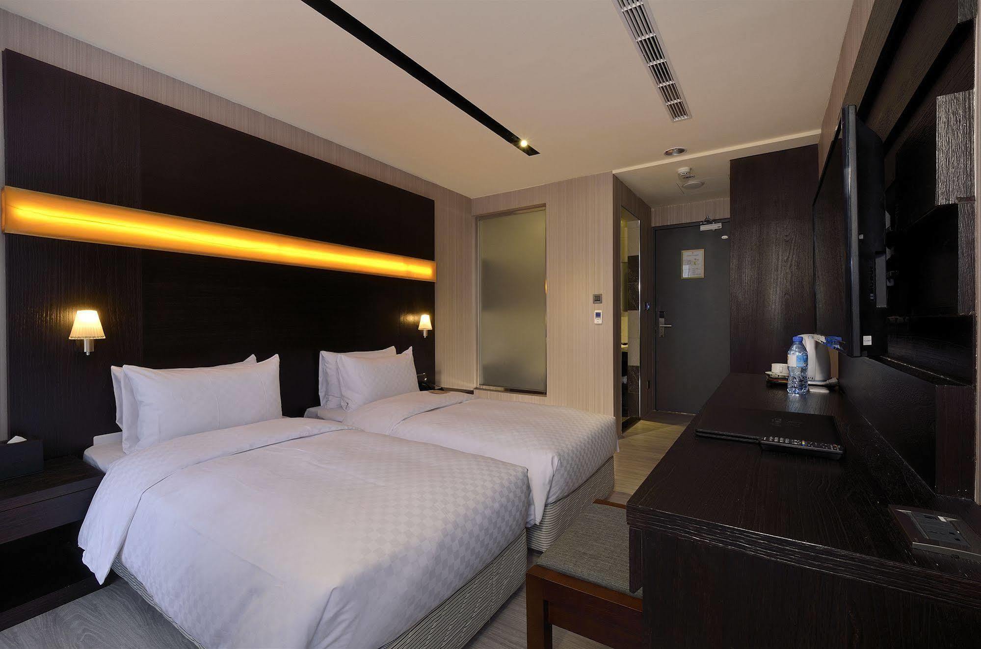Hotel Cube Taichung Dış mekan fotoğraf